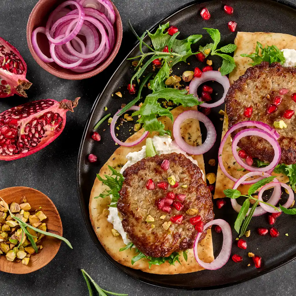 Matfoto av burger med friske ingredienser